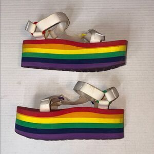 Teva PRIDE rainbow sandals Women’s 7